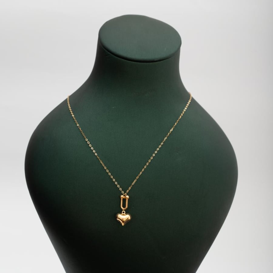 عقد ذهب 18k