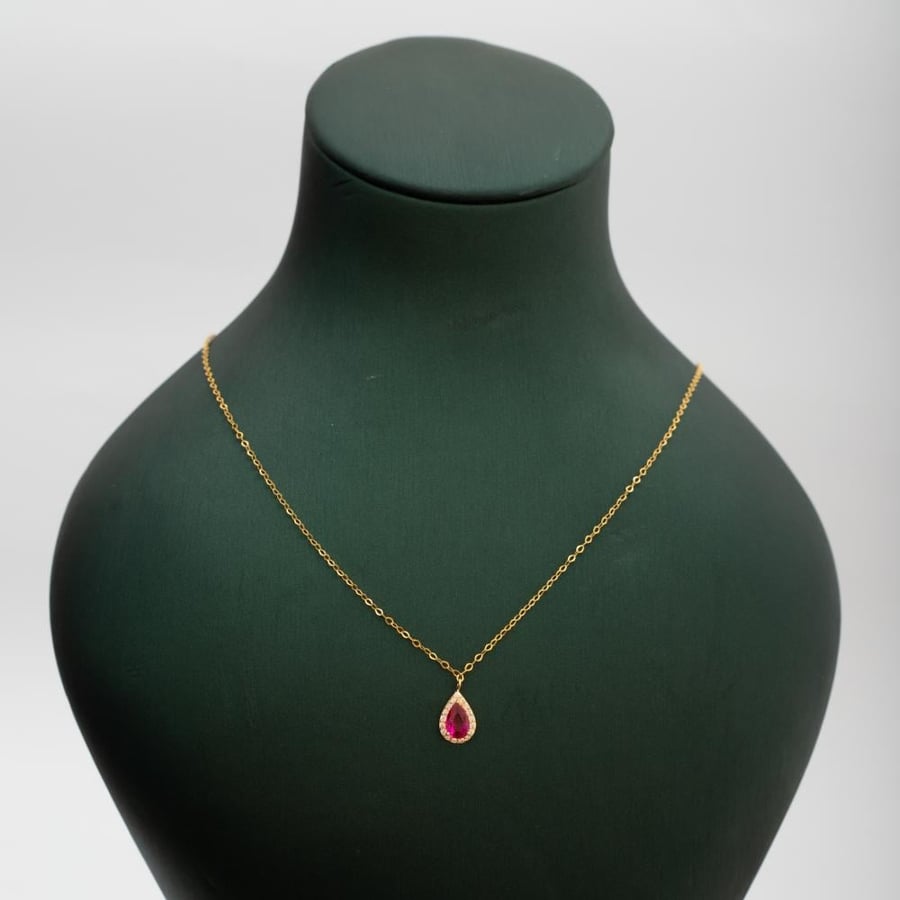عقد ذهب 18k