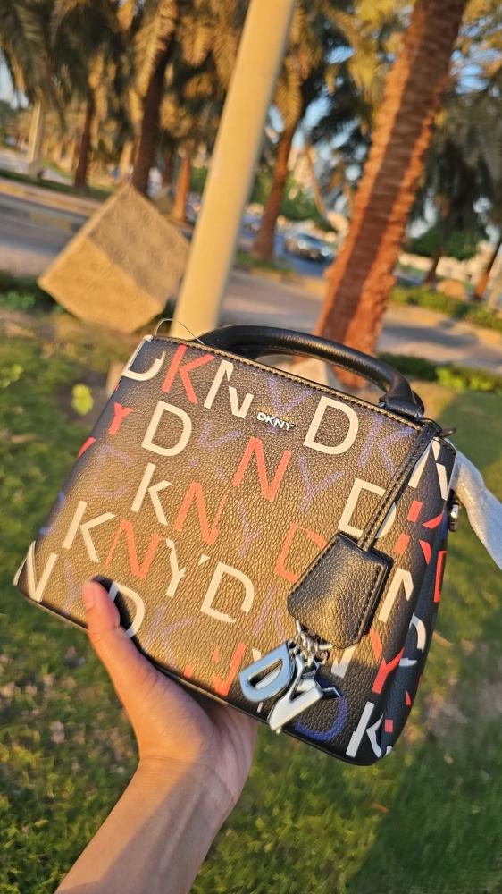 شنطة ماركة DKNY