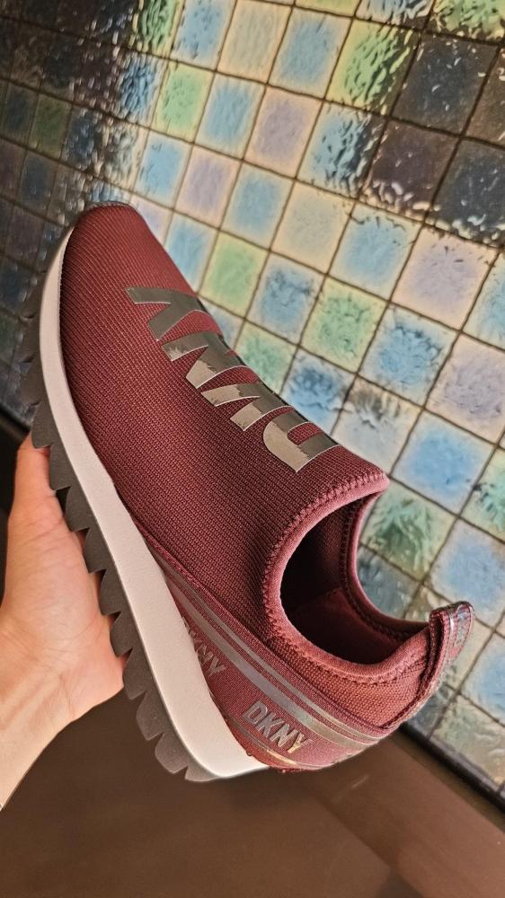 جزمة ماركة DKNY