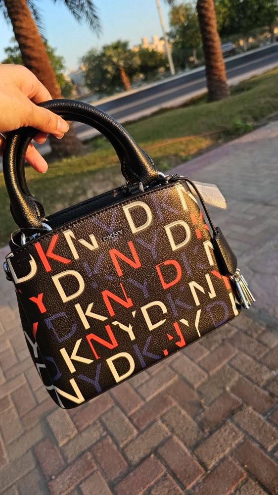 شنطة ماركة DKNY