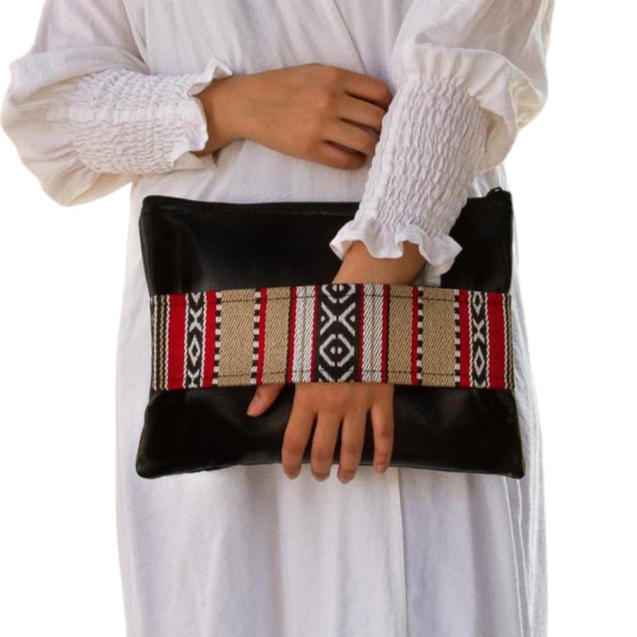 A pouch bag with a Sadu handle