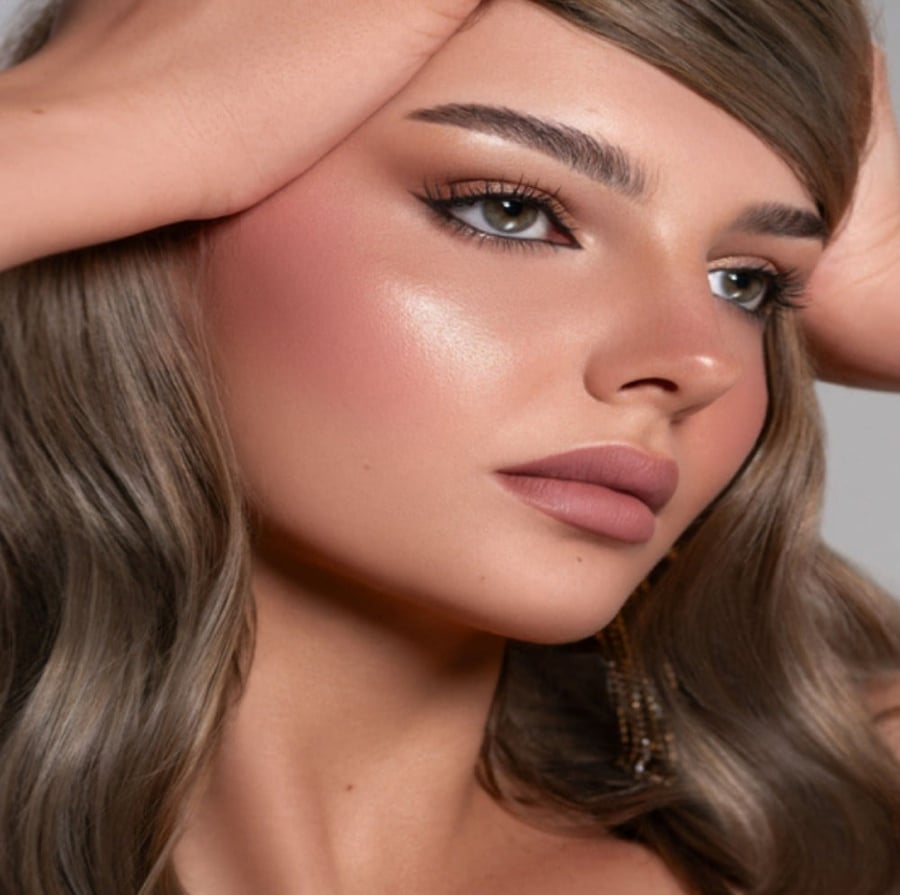 نوره بوعوض احمر شفاة كريمي مخملي ومطفي ناعم على الشفاه 'm feeling