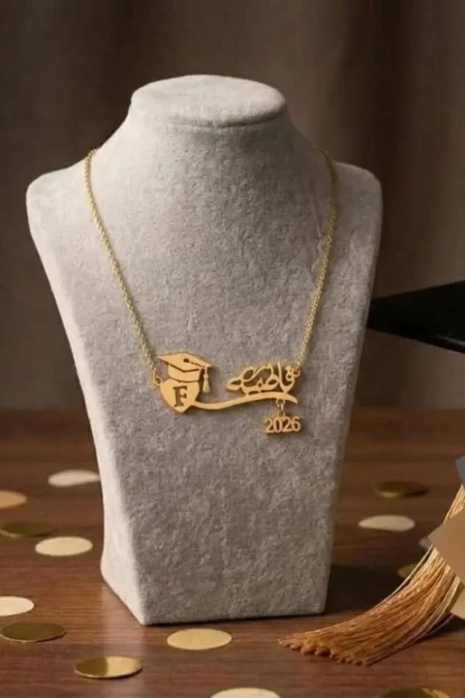سلسال تخرج بالاسم بشكل قلب ذكرى التخرج بالسنة