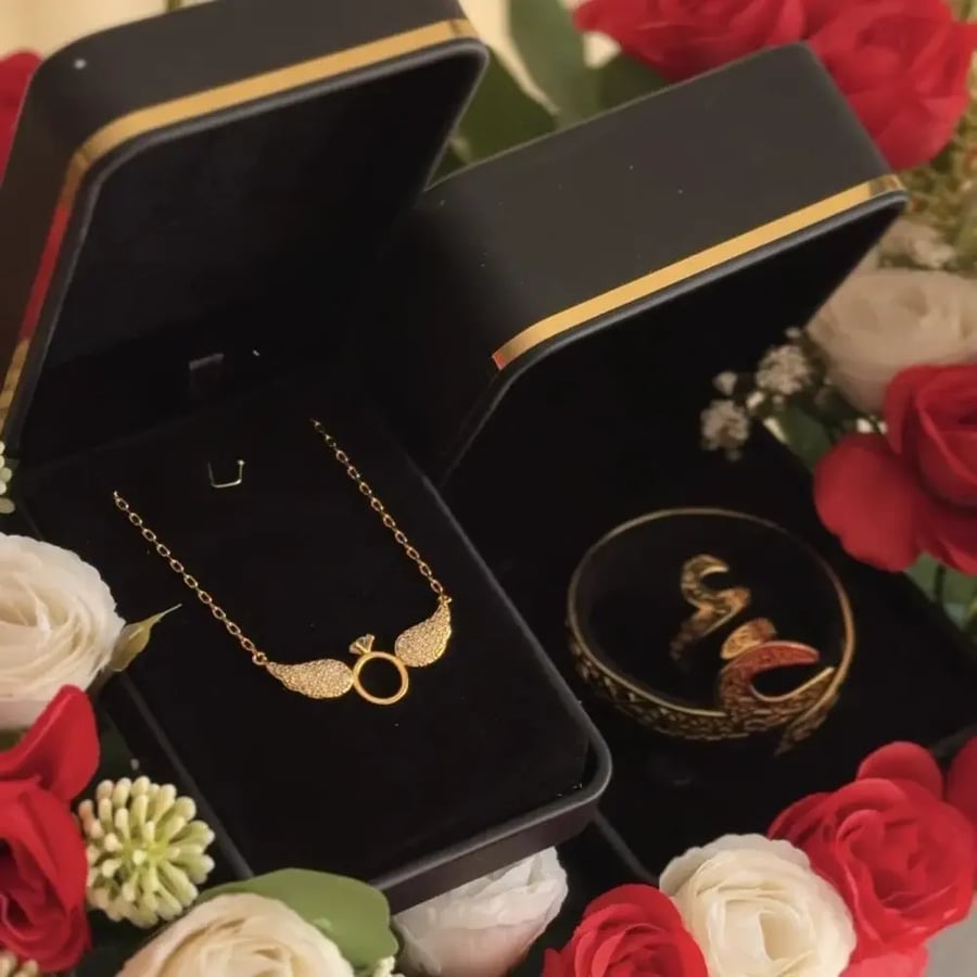طقم من ثلاث قطع بتنسيق فاخر للإهداء