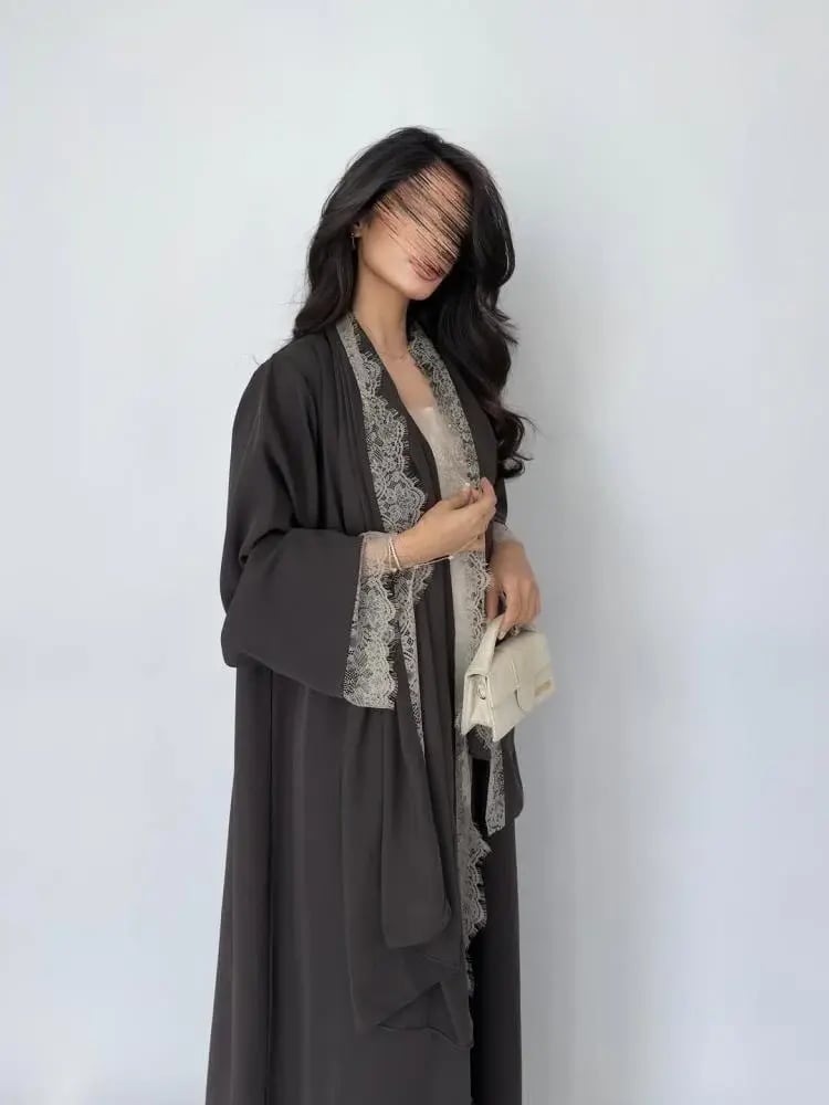 عبايه كريب سراميك مع دانتيل فرنسي