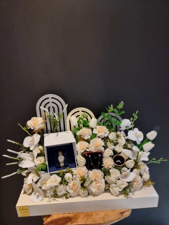 Acrylic model with artificial roses without gifts 44152