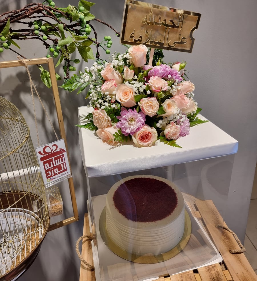 بوكس ورد طبيعي وكيكة حجم الكبير من منش