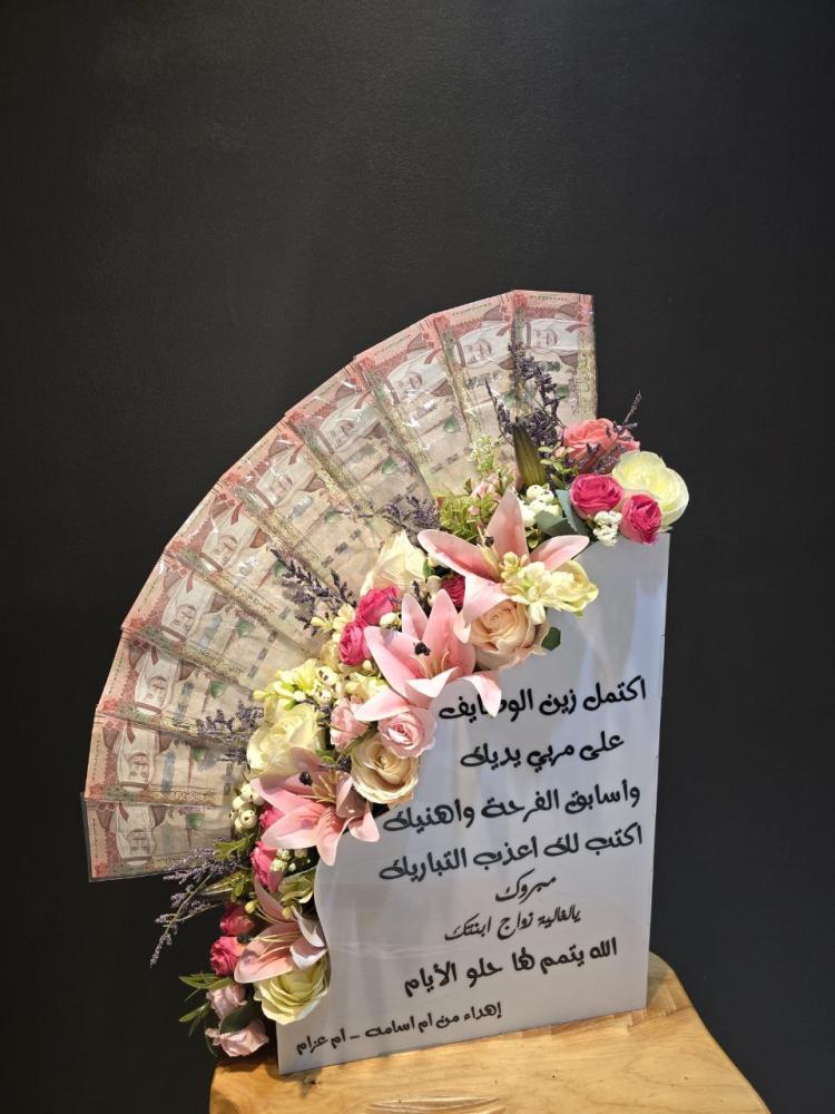 مجسم اكريلك للمهر بالورد رقم المنتج 4431