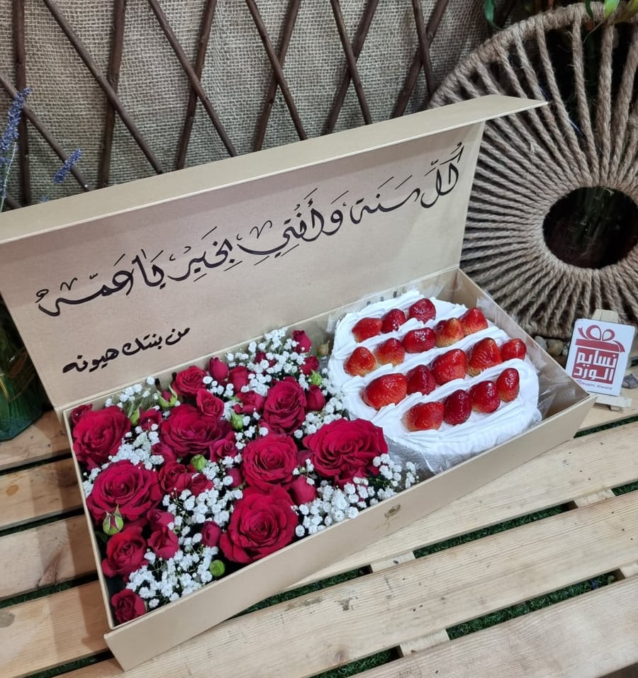 بوكس ورد طبيعي شامل الكيكة