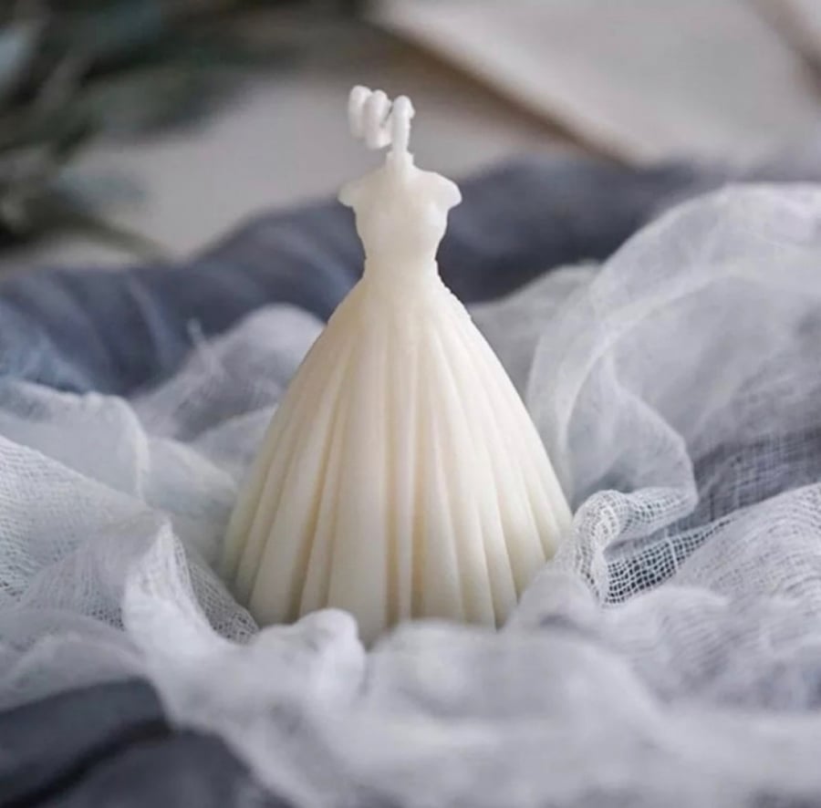 شموع معطرة فواحة ( فستان)