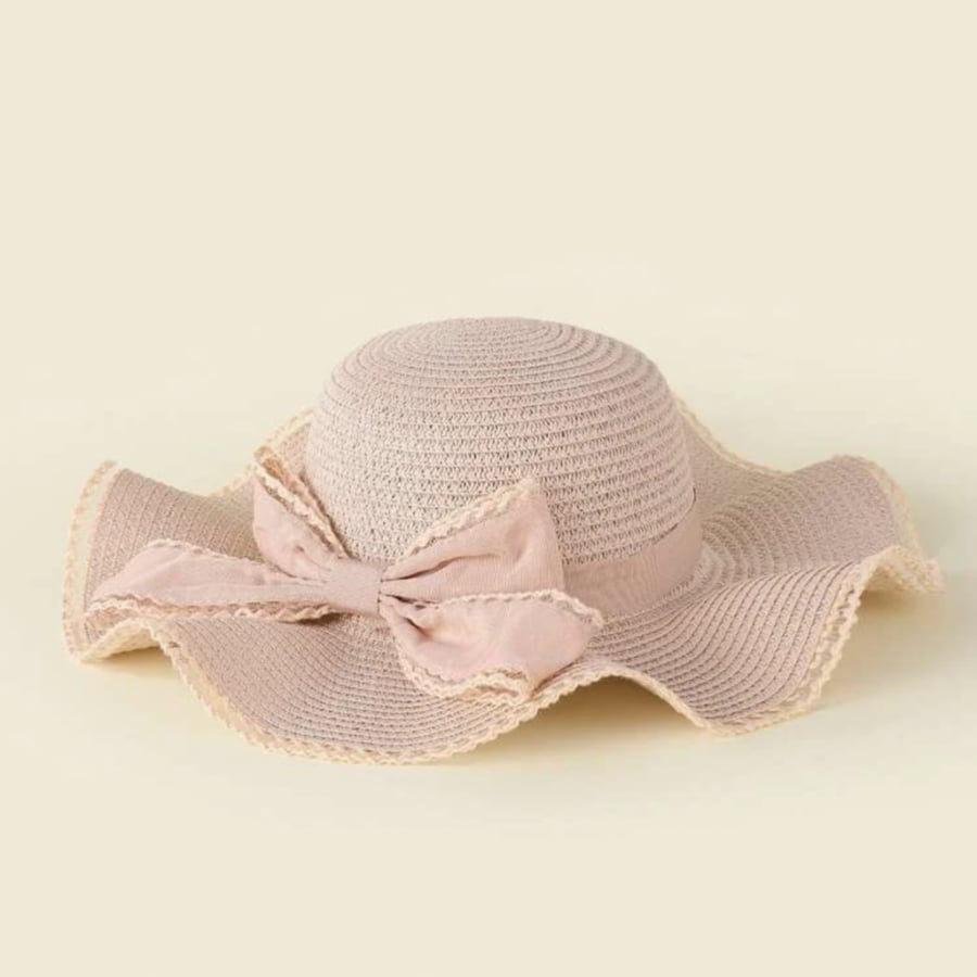 The cheat hat for the summer beach in light pink