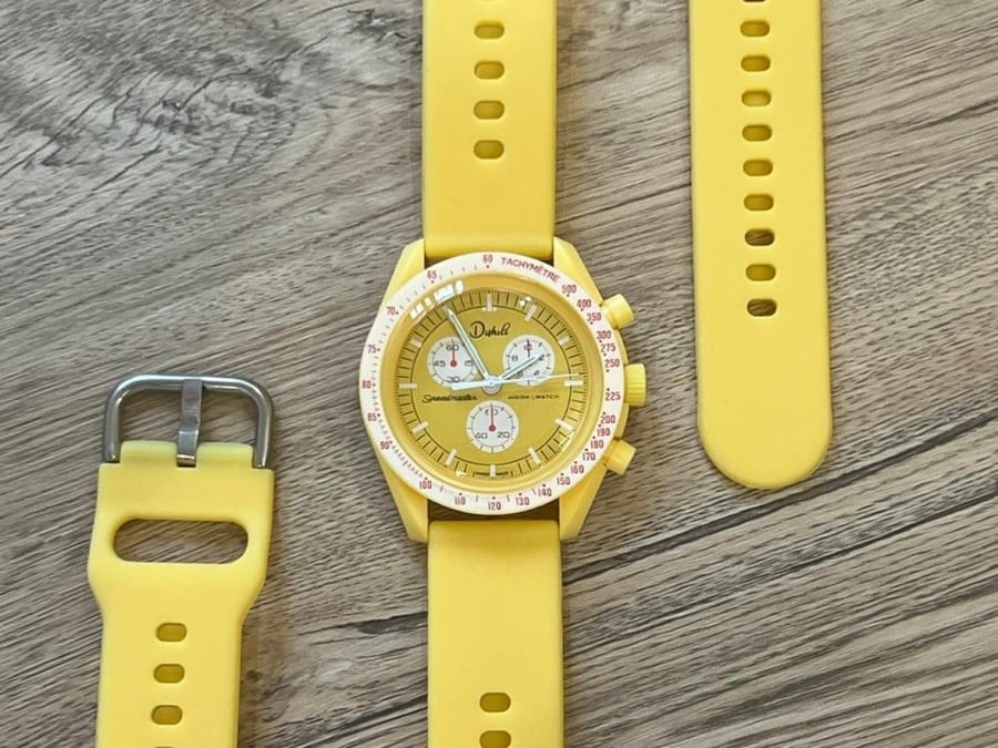 ساعة اطفال رياضية صفراء