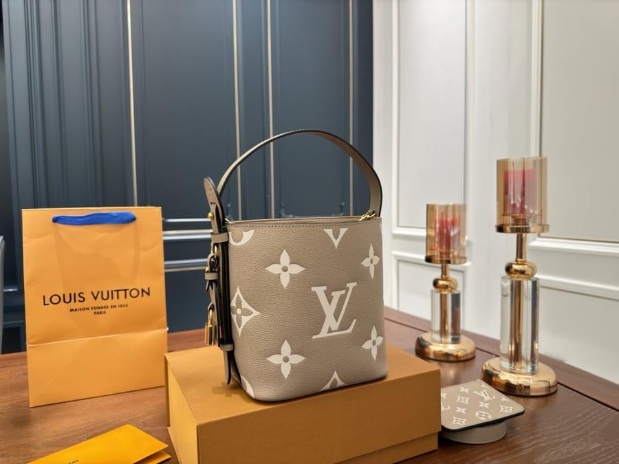 شنطه نسائيه Louis Vuitton