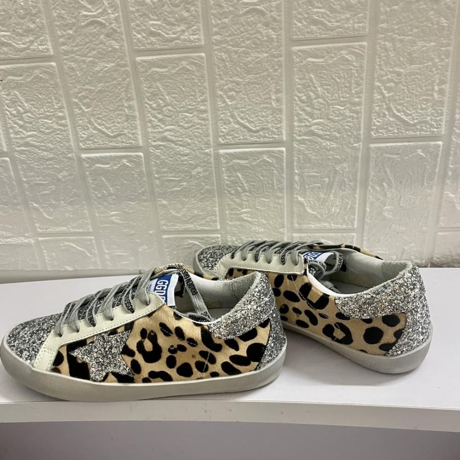 Golden Goose )