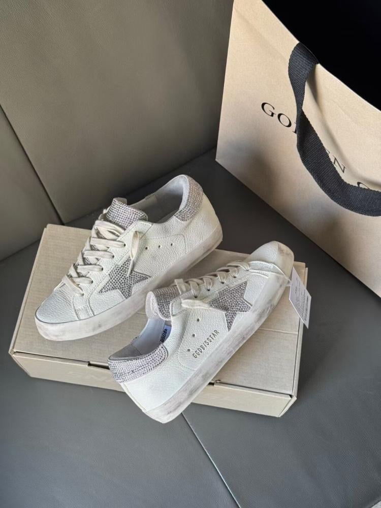Golden Goose )