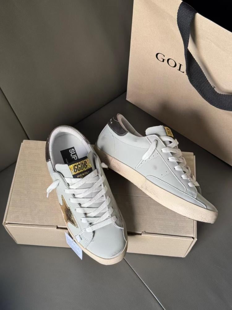 Golden Goose )