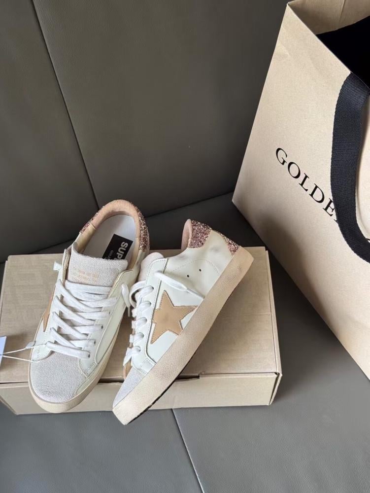 Golden Goose )