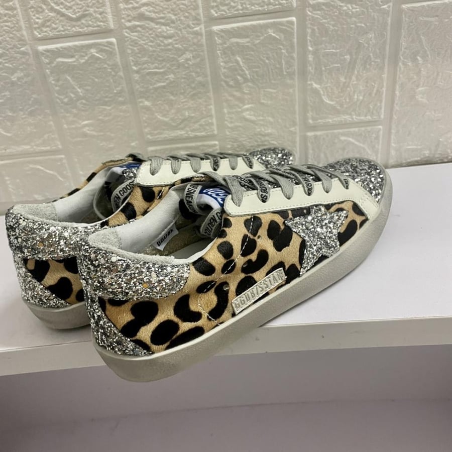 Golden Goose )