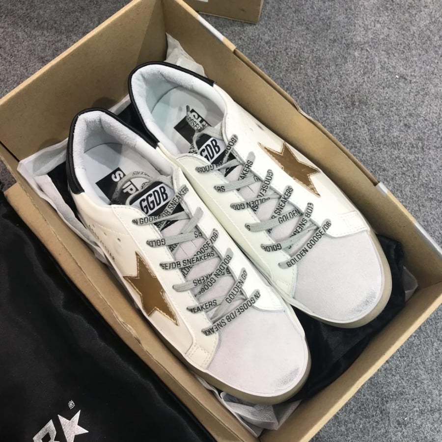 Golden Goose ( خلفيه اسود )