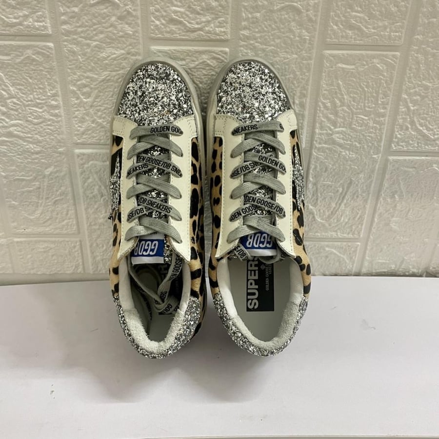 Golden Goose )