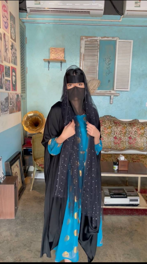 عباية الأولين راس أو كتف لون اسود