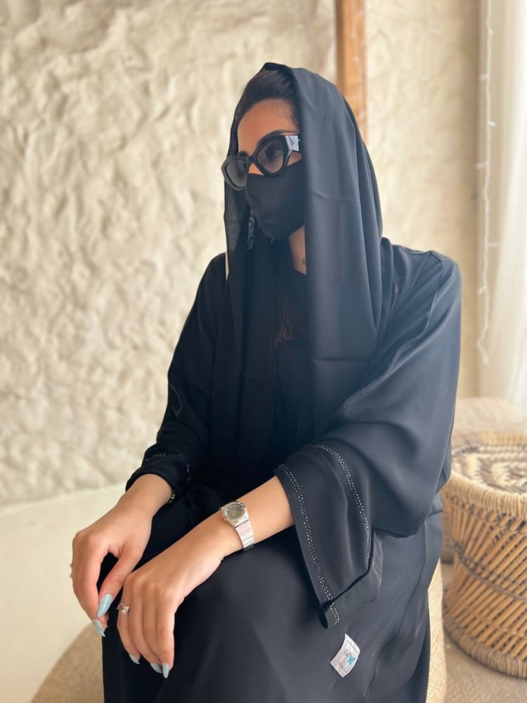 عباية سوداء تطريز كرستال  قماش الفرسان