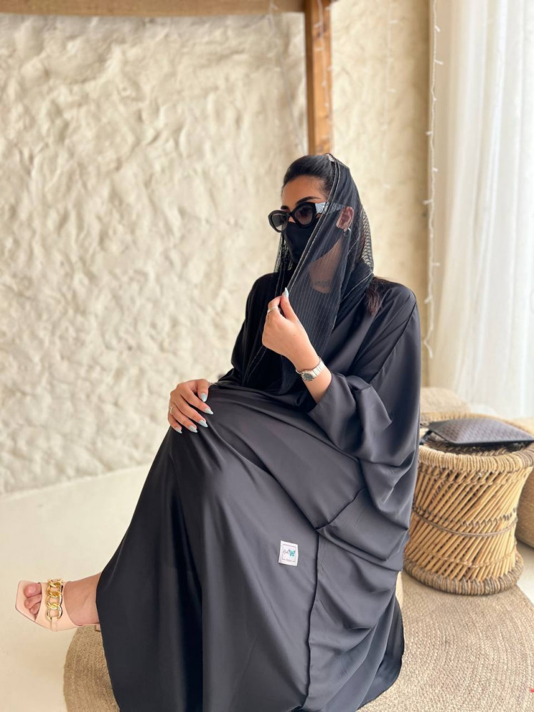 عباية حرير أسود موديل فراشة