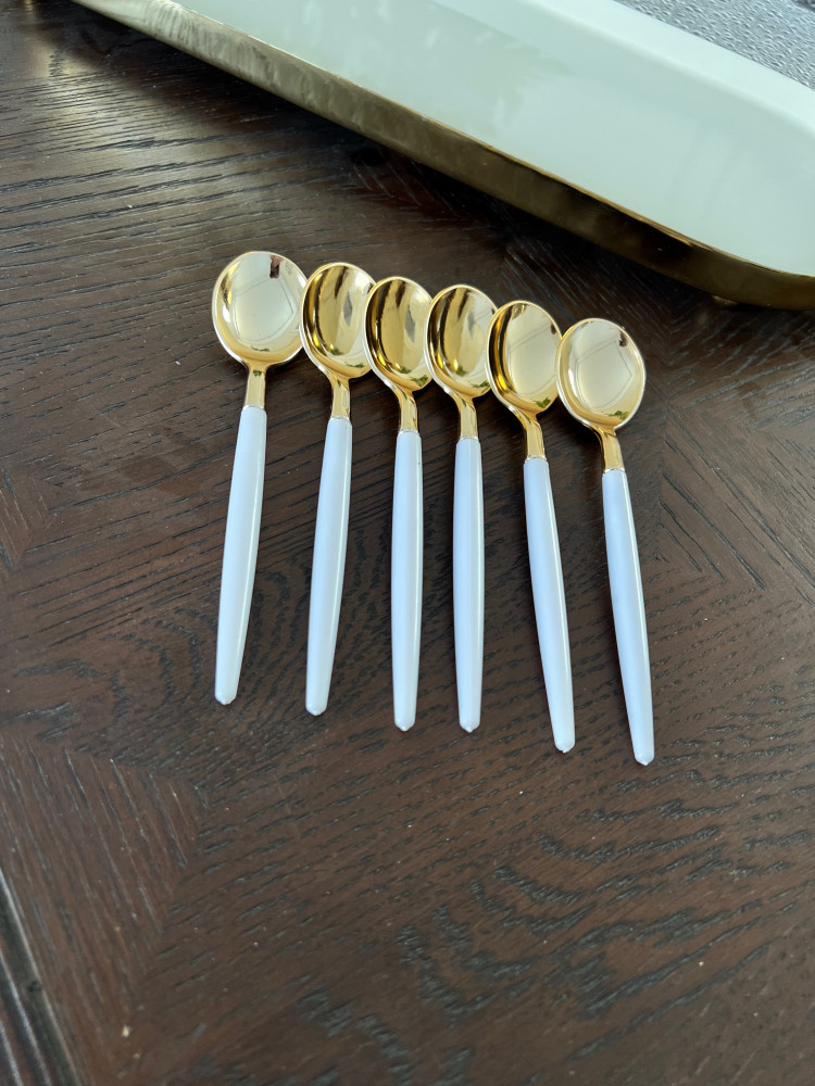 Plastic spoons 6 pieces