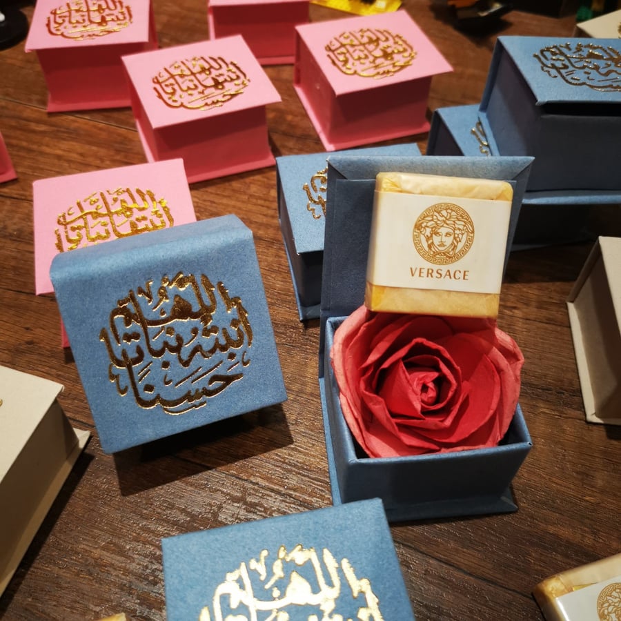 علب قطيفة لون ازرق