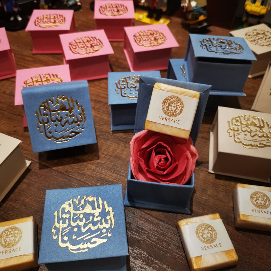 علب قطيفة لون ازرق
