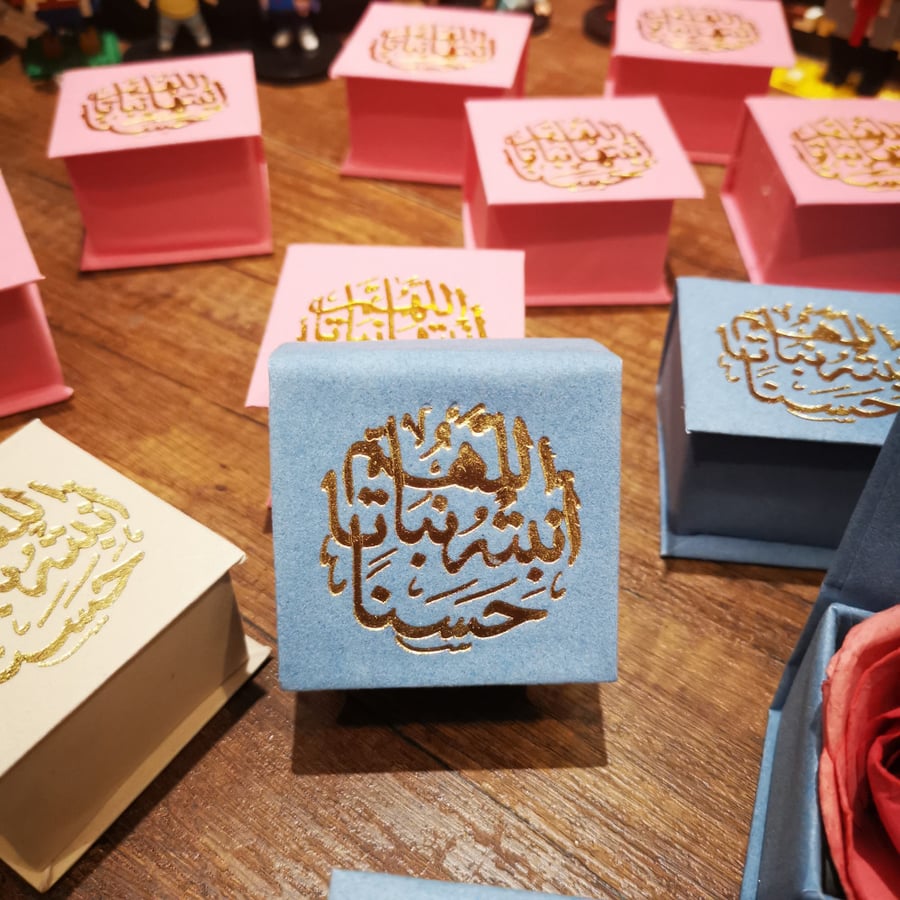 علب قطيفة لون ازرق