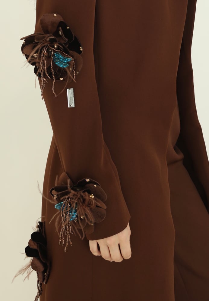 Long brown blazer with raised rose embroidery in velvet fabric