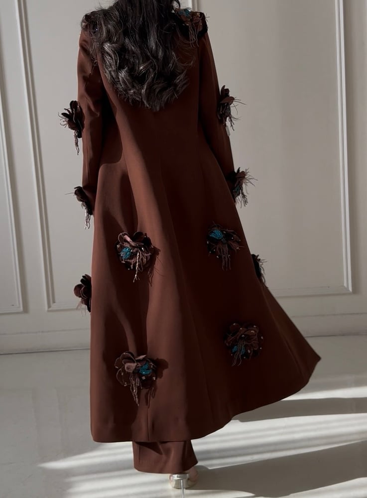 Long brown blazer with raised rose embroidery in velvet fabric