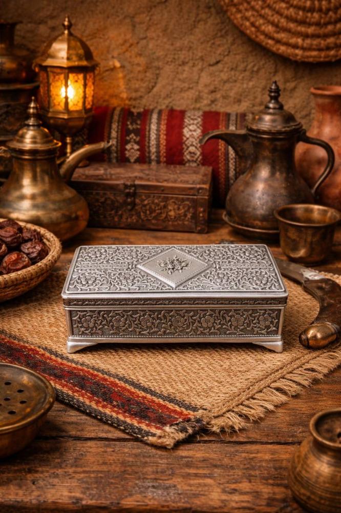 صندوق فنتج من الداخل مخمل للعود او للاكسسوارات