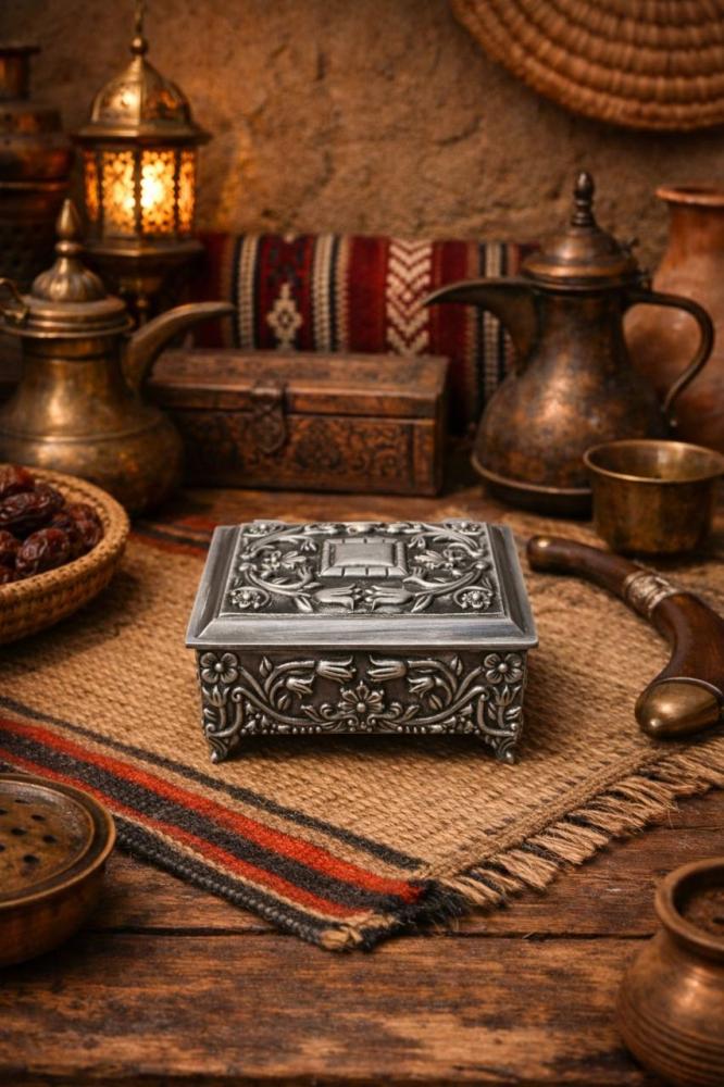 صندوق فنتج من الداخل مخمل للعود او للاكسسوارات