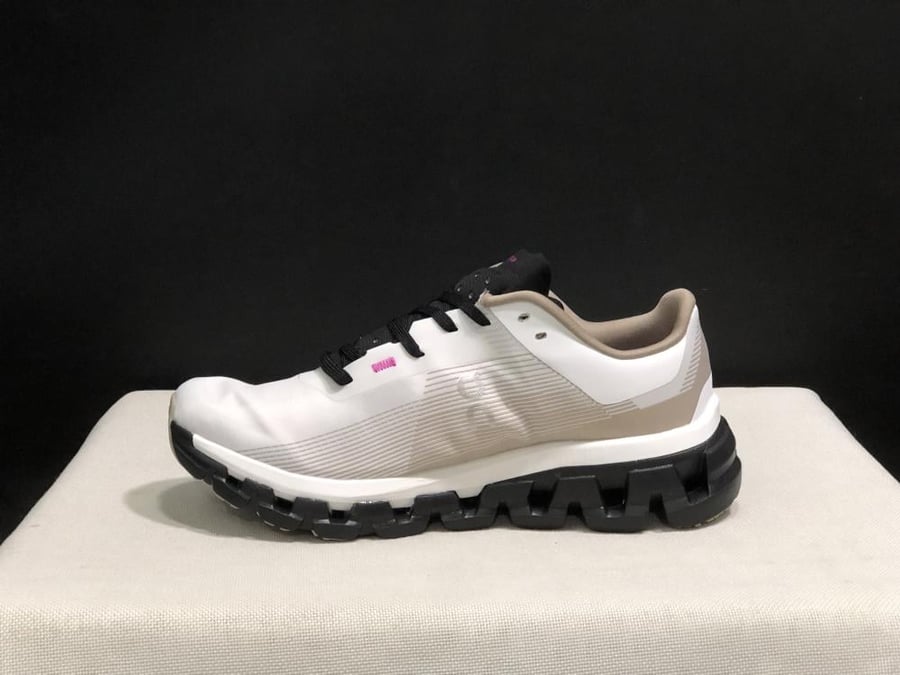 On Running Cloud فلاير