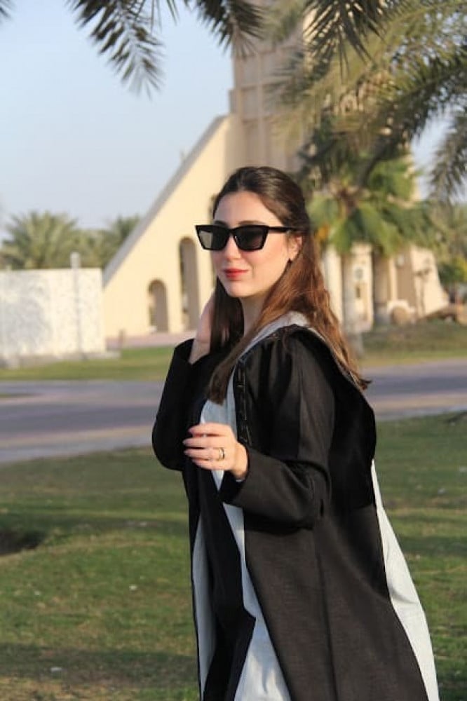 عبايه لنن