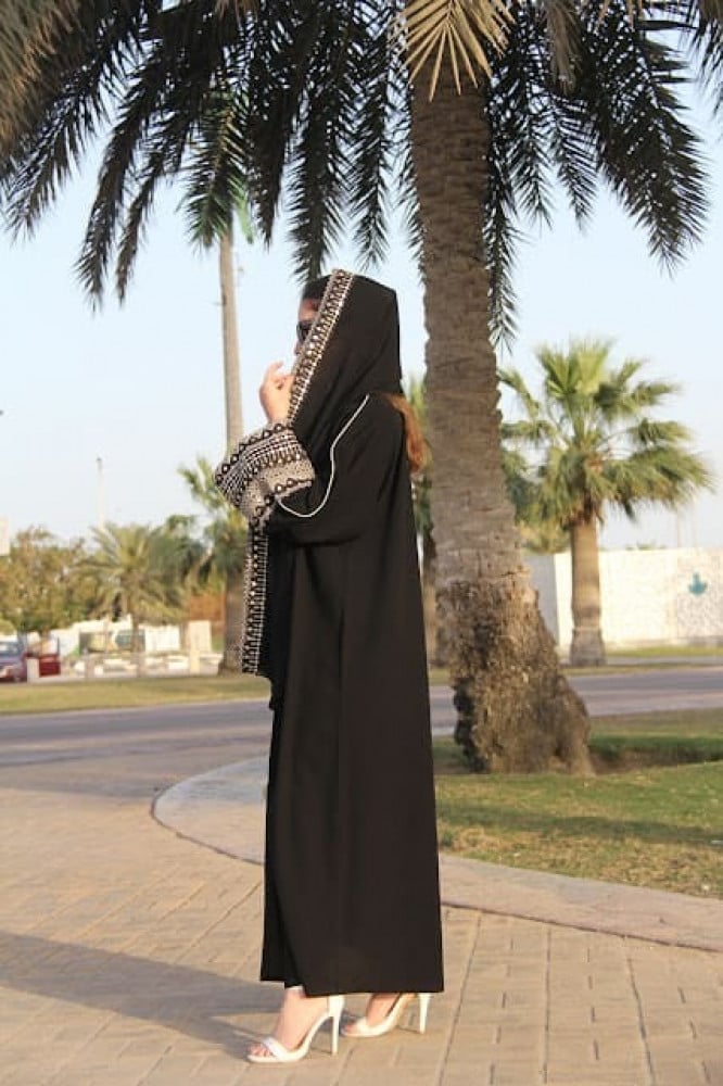عبايه تطريز وترتر