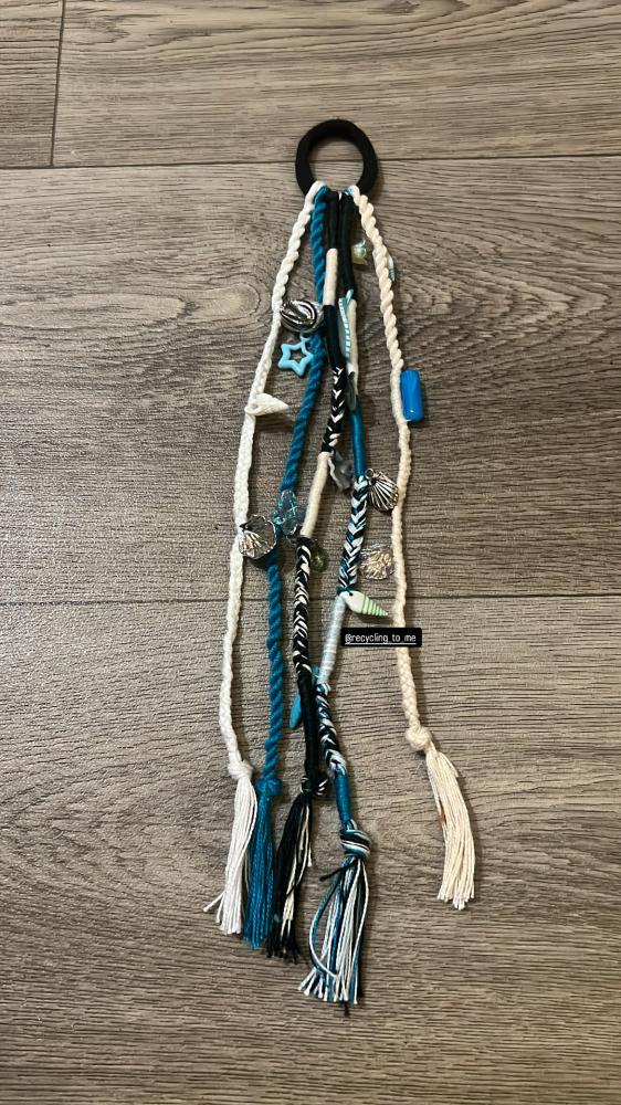Hair tie with threads