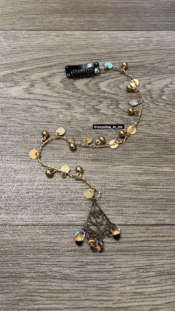 The chain strand size is 30 cm