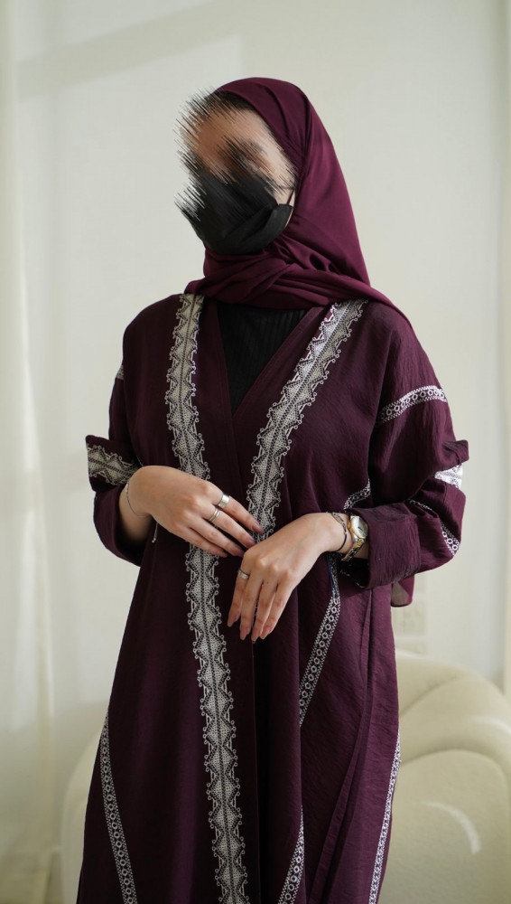عبايه صيفي عنابي بتطريز ابيض