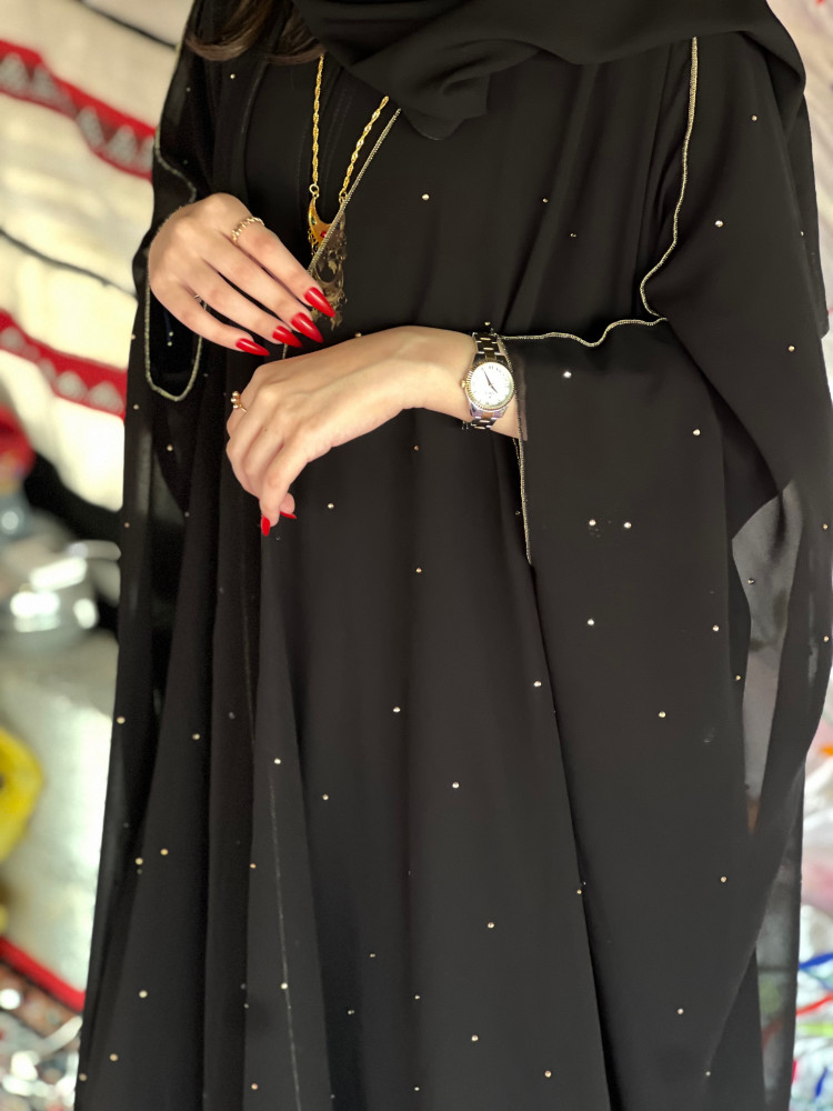 عبايه بتفاصيل شك ذهبي