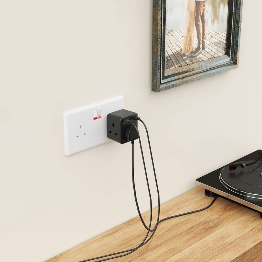 محول بـ 3 مقابس uk للكهرباء و 3 منافذ شحن يدعم QC3&PD20 ابيض