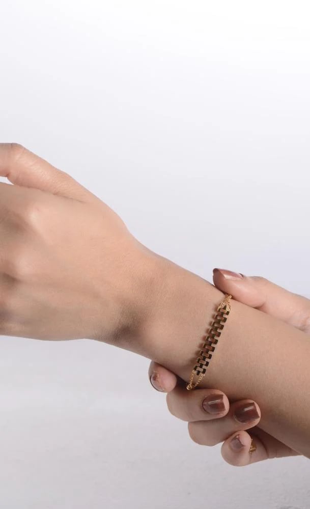 أسوارة نسائية لون ذهبي من لادون