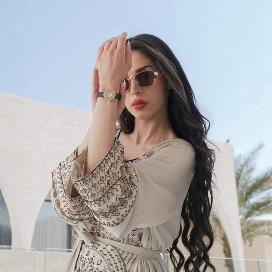 ساعة نسائية جلد لون أسود من لادون