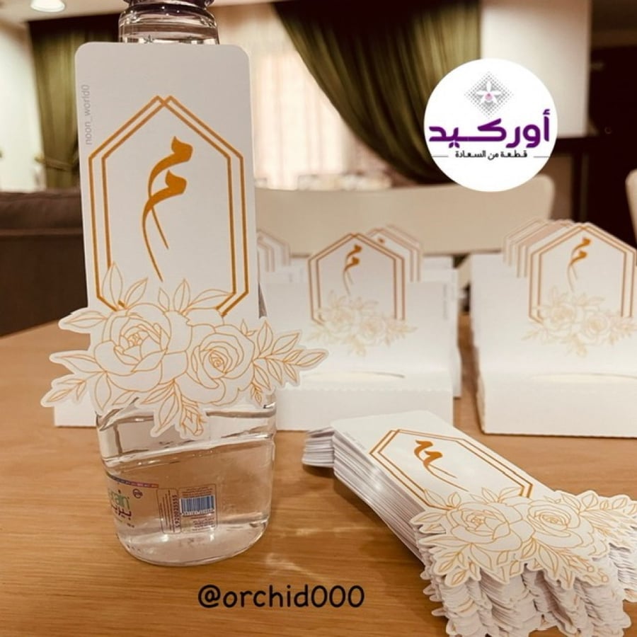 12 تاق ماء التصميم الذهبي