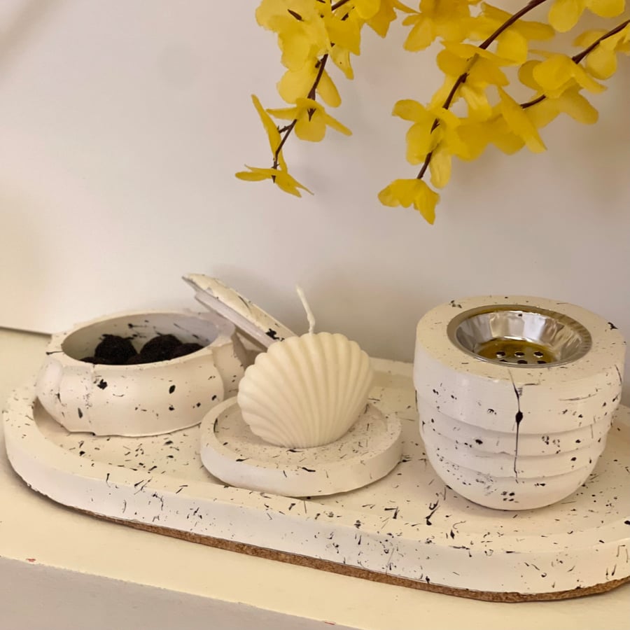طقم صينية ومبخره وعلبة بخور وقاعده صغيره (رش اسود)