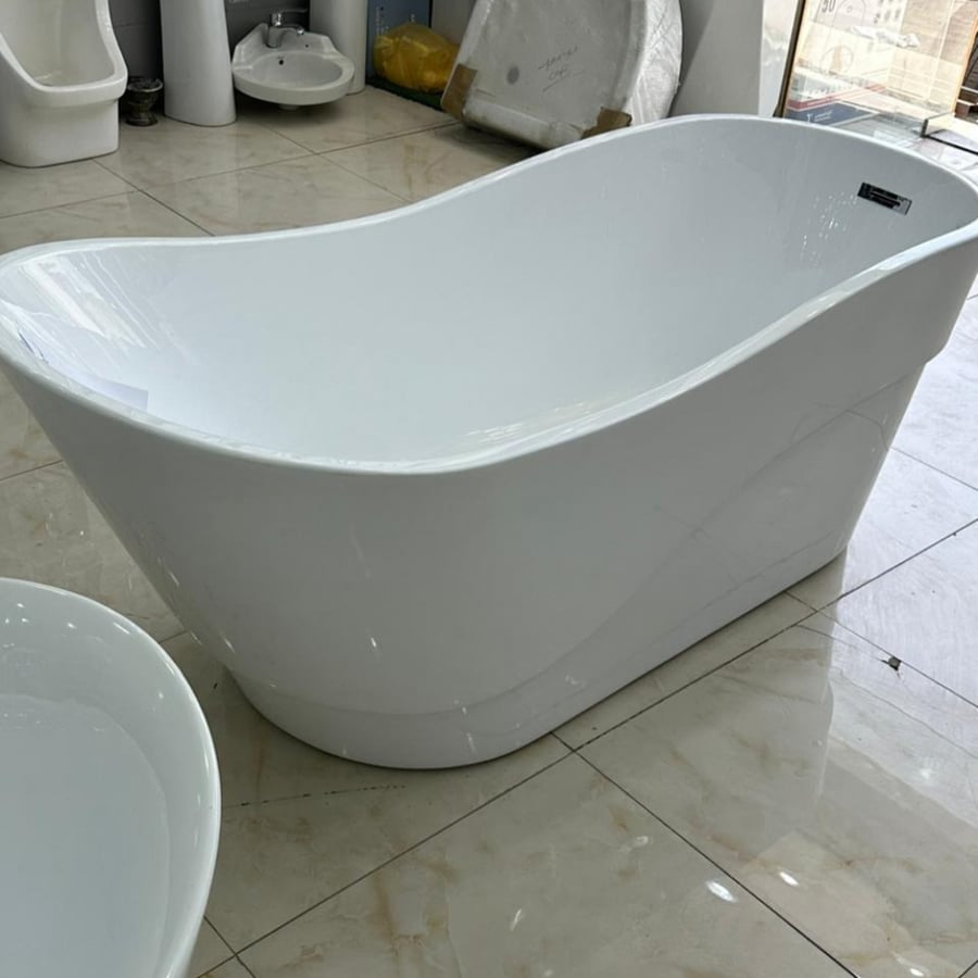 A classic white bathtub above the tiles