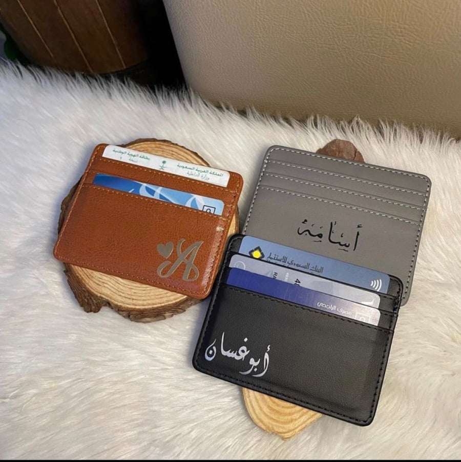 محفظة رجالية مع كتابه الاسم